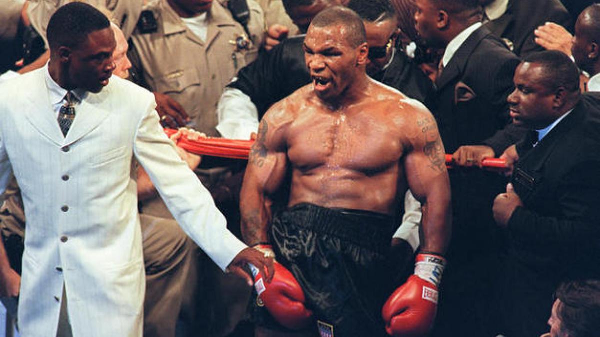 dupa 16 ani mike tyson a inapoiat bucata pe care a muscat o din urechea lui evander holyfield