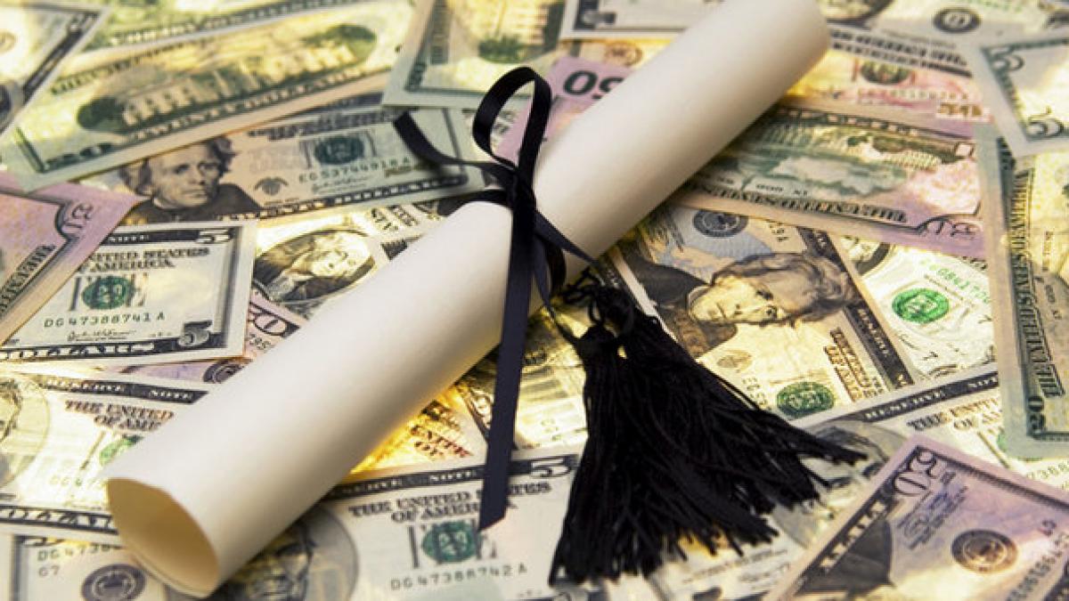 guvernul de la londra a suspendat acordarea unor imprumuturi pentru studenti romani si bulgari la