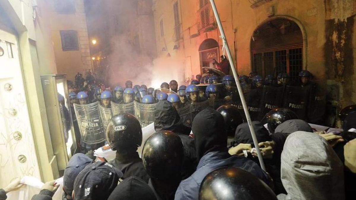 confruntari violente intre politie si protestatari care se opun unui proiect feroviar la roma