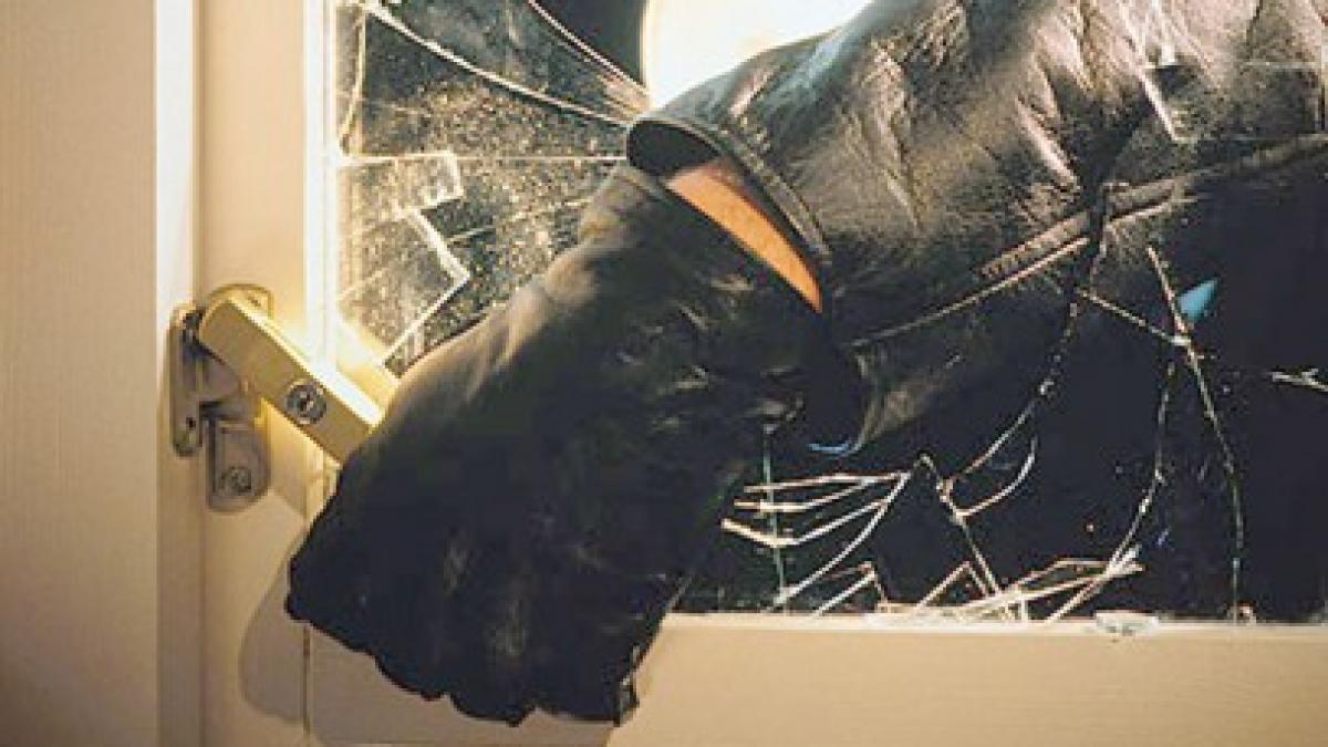 focuri de arma in aceasta noapte pe strazile capitalei politistii au prins trei hoti care furau din