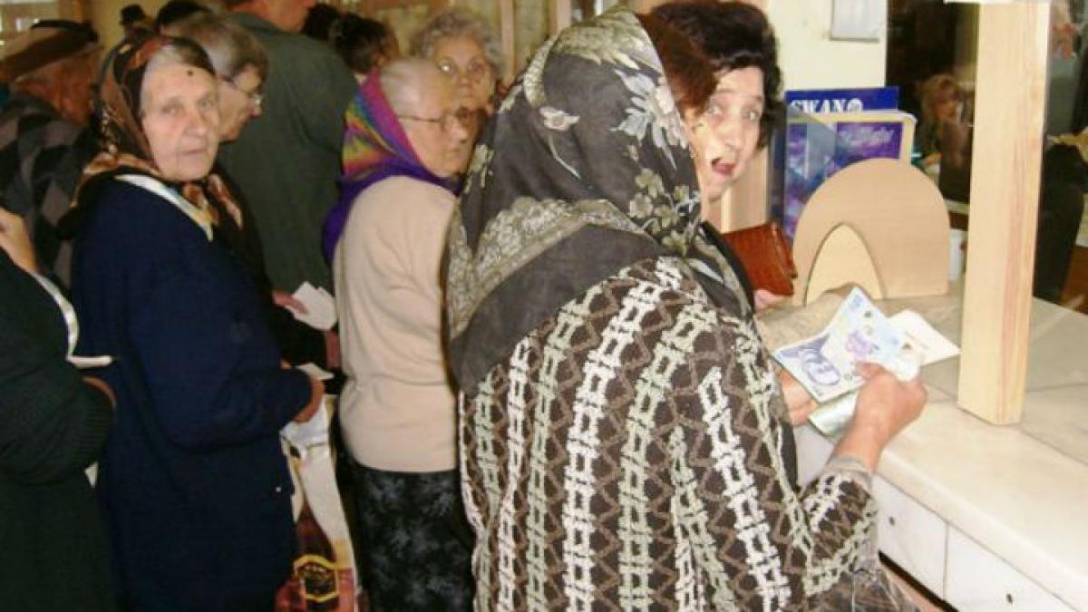 sarbatori triste pentru mii de pensionari din romania imprumuta bani de la car pentru masa de