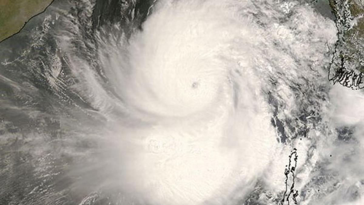 un nou ciclon ameninta sudul indiei peste 25 000 de persoane au fost deja evacuate din calea