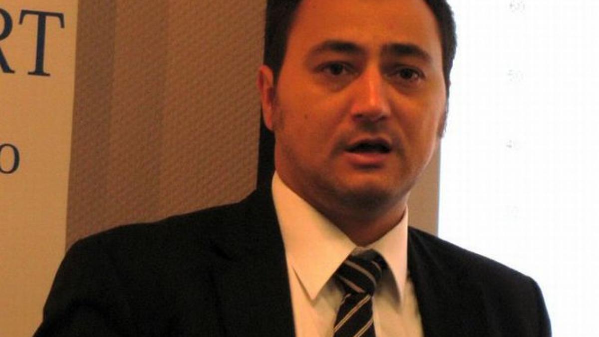 purtatorul de cuvant al lui ponta dupa discursul lui basescu e speriat incoerent si matrafoxat