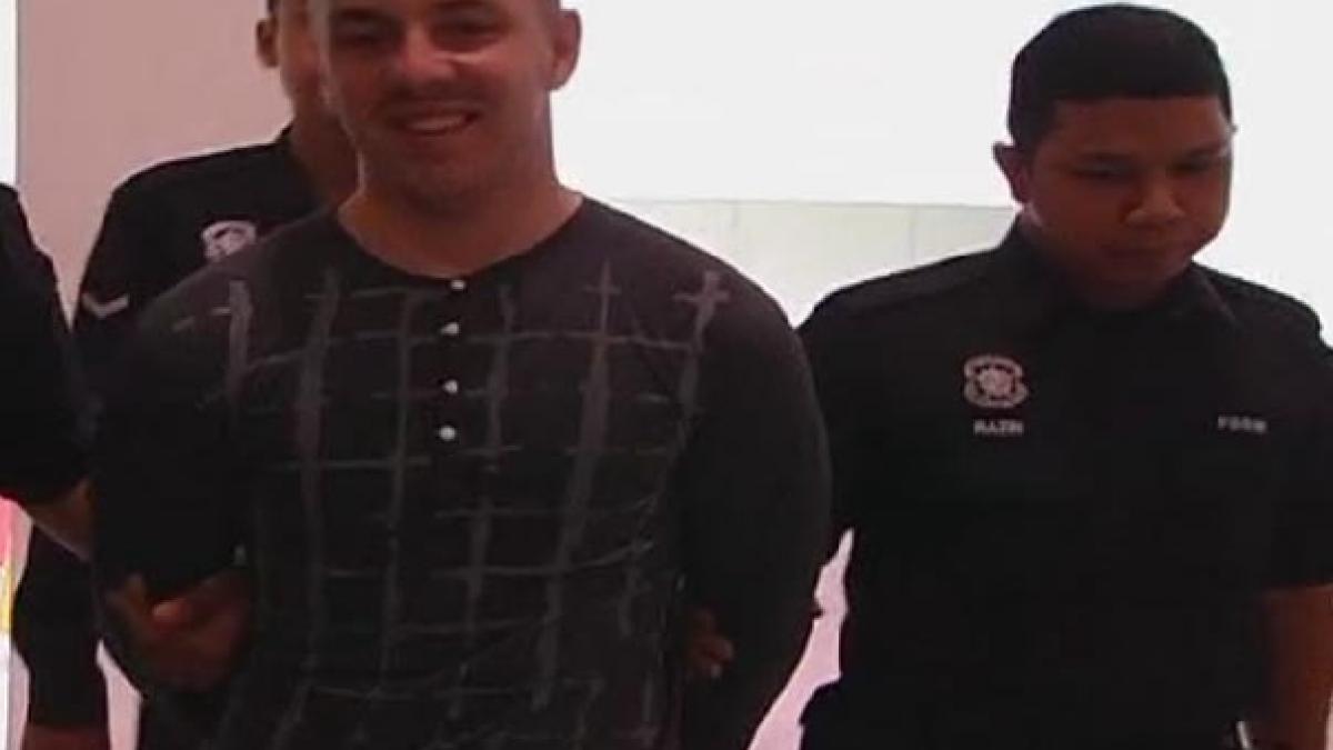 romanul condamnat la moarte in malaezia povesteste despre iadul pe care il traieste acolo abia pot