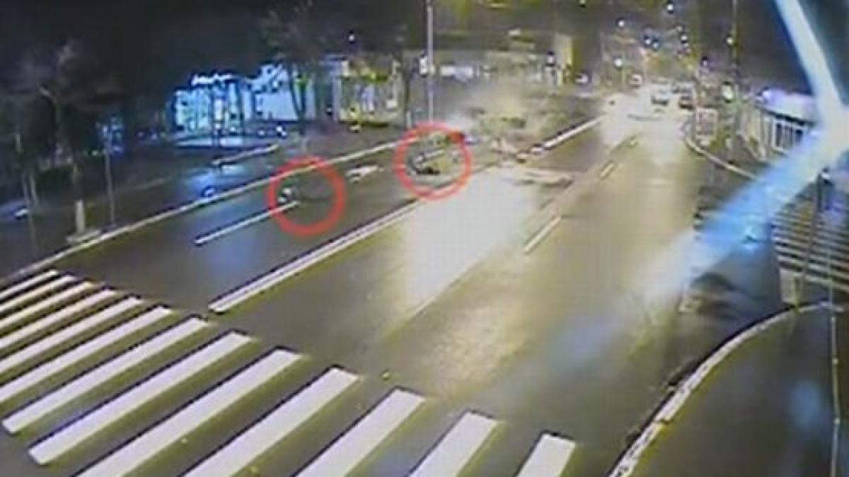 imagini infioratoare cu masina care s a rupt in sute de bucati la barlad in urma unei curse ilegale