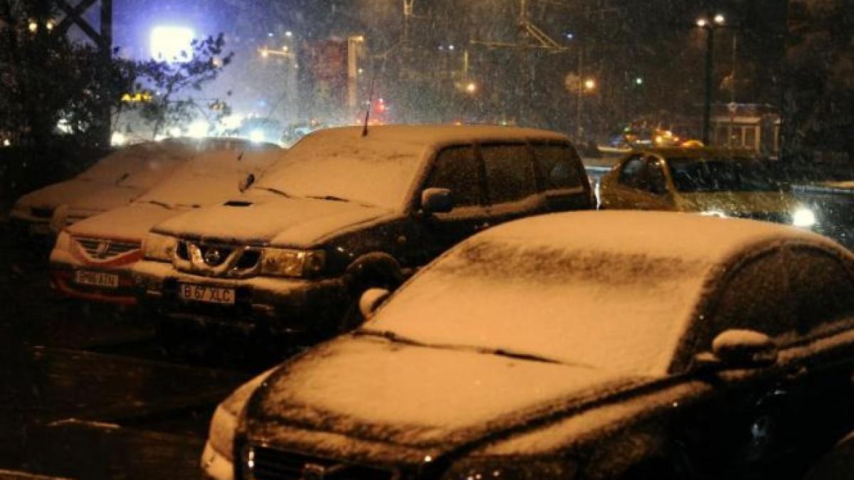 vantul puternic a produs pagube in capitala sase masini au fost avariate