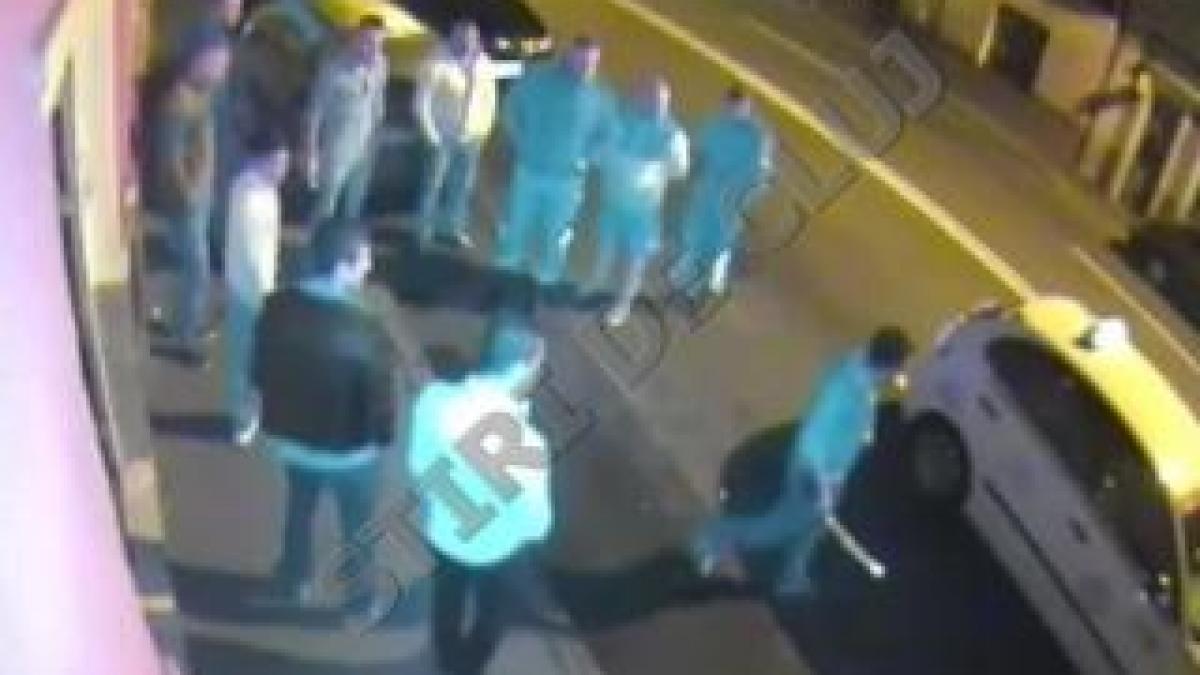 bataie ca in filmele cu samurai in fata unui club din cluj doi frati au venit cu sabiile pentru a