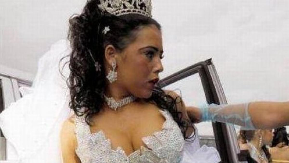 nunta acestei mirese a fost data la televizor ce tinuta a purtat femeia in cea mai importanta zi a