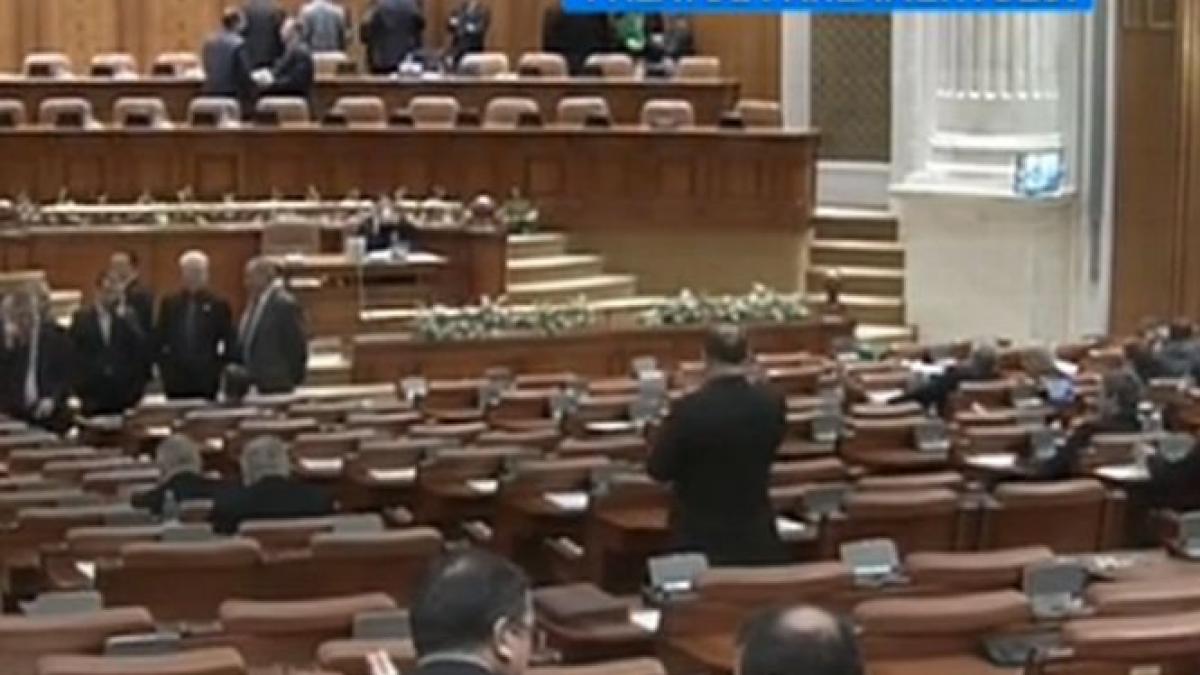 parlamentarii joaca ping pong cu pensiile romanilor grupa 1 de munca amanata de deputati