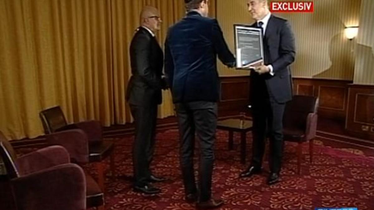 sinteza zilei mihai gadea si adrian ursu au oferit premierului din muntenegru un simbol al