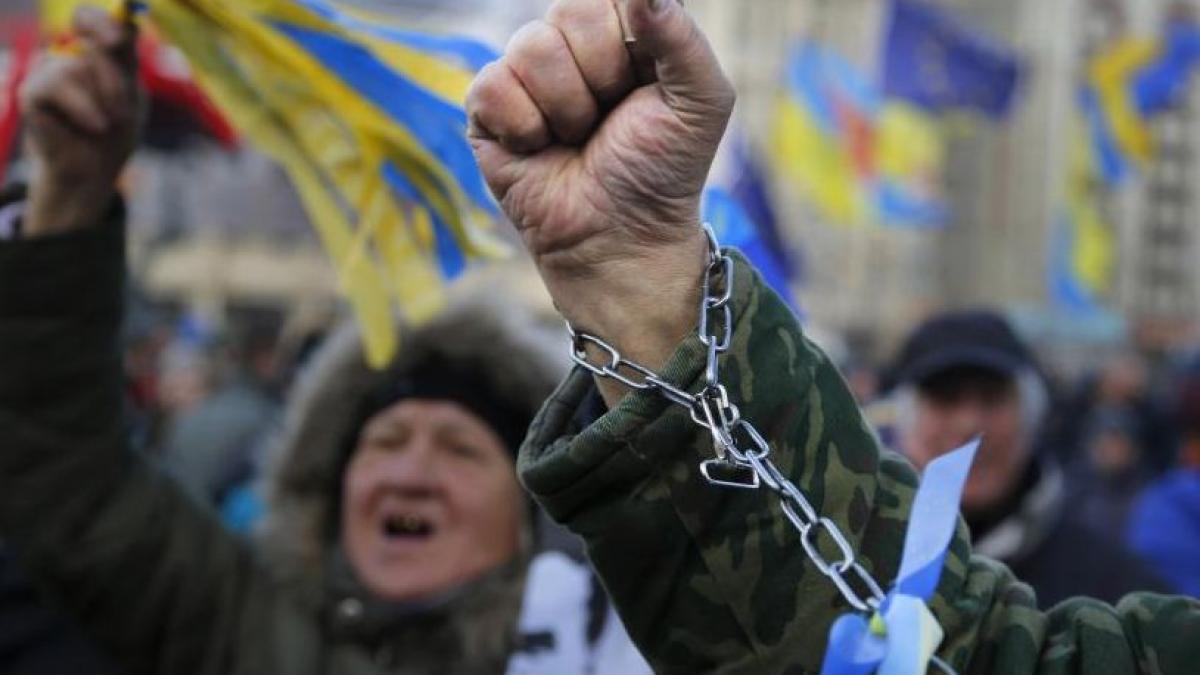 lant uman spre uniunea europeana la kiev zeci de mii de protestatari au scandat ucraina este europa
