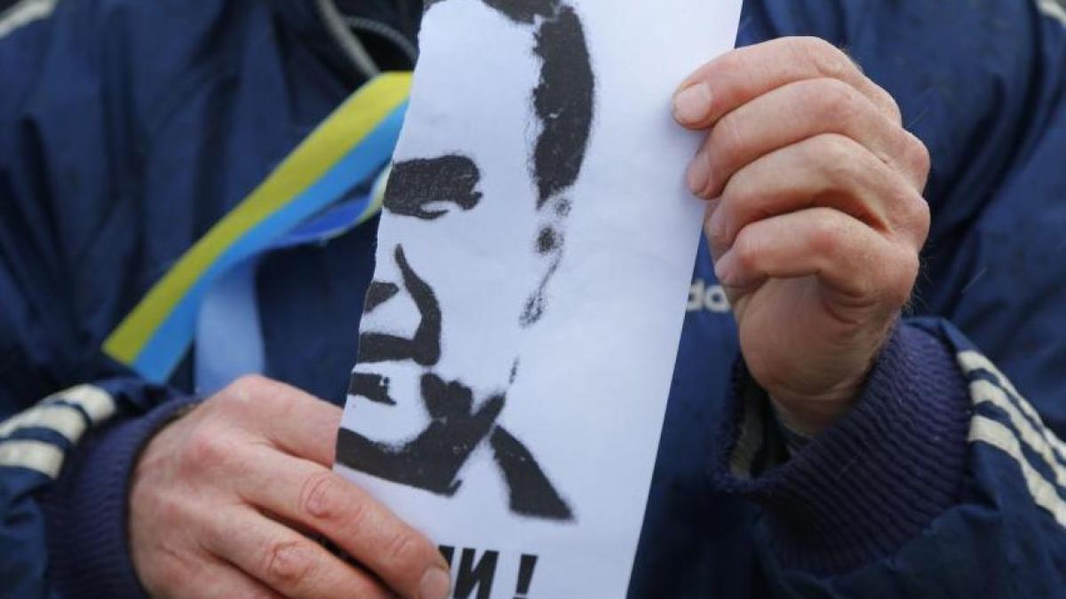 opozitia ucraineana cere demisia lui viktor ianukovici dupa refuzul semnarii acordului cu ue