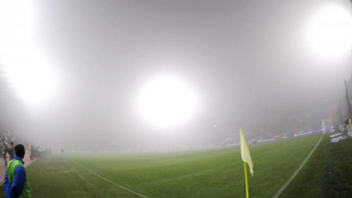 ceata densa din craiova a dus la suspendarea unui meci de fotbal