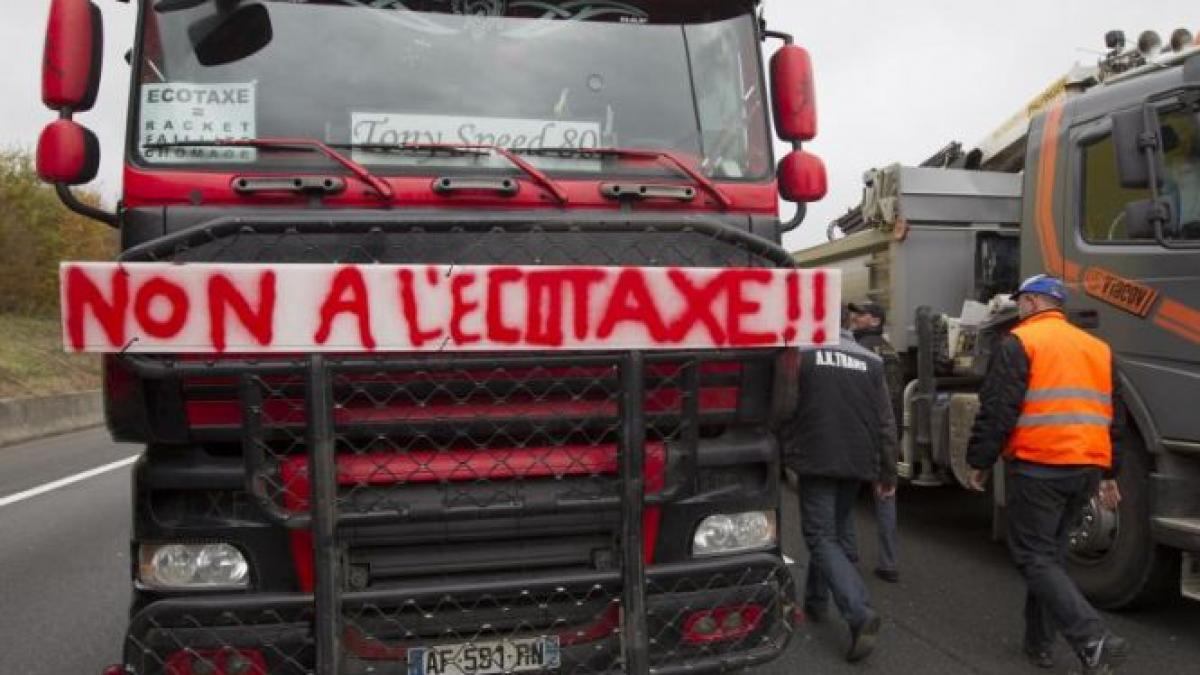 protest in franta mii de camionagii au blocat mai multe autostrazi