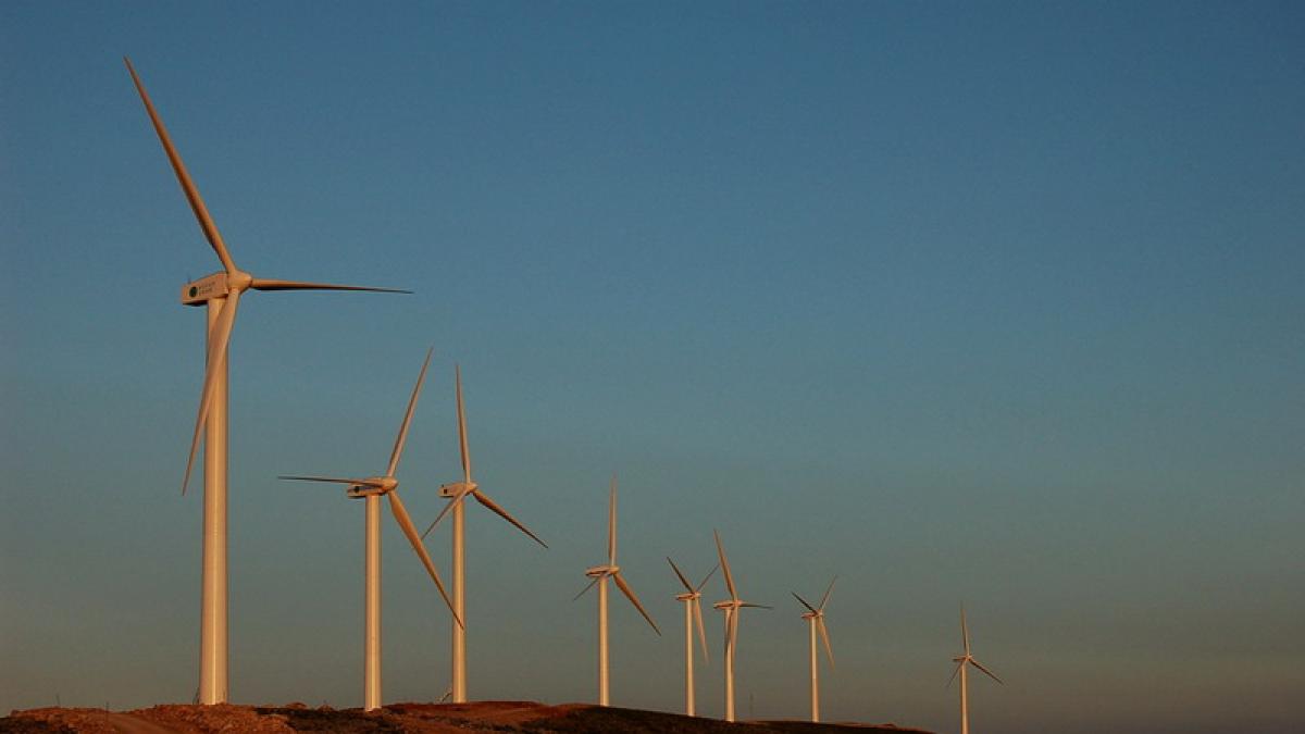 epoca petrolului se incheie gigantii planetei lupta pentru o noua resursa