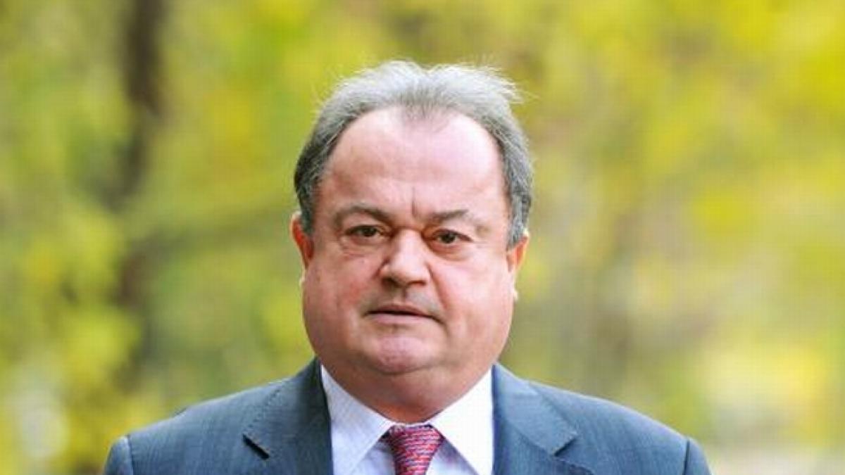 vasile blaga trebuie sa ne incolonam in spatele interesului national indiferent de optiunile