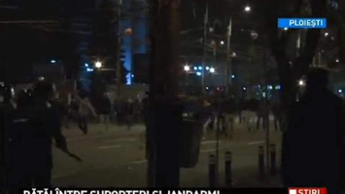 fanii petrolului s au luat la bataie cu jandarmii dupa ce nu au fost lasati sa fie prezenti la