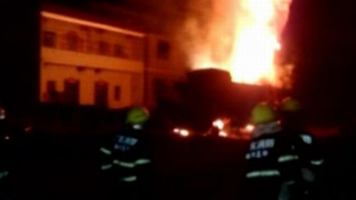 opt tone de artificii au luat foc intr o provincie din sudul chinei in urma unui accident de