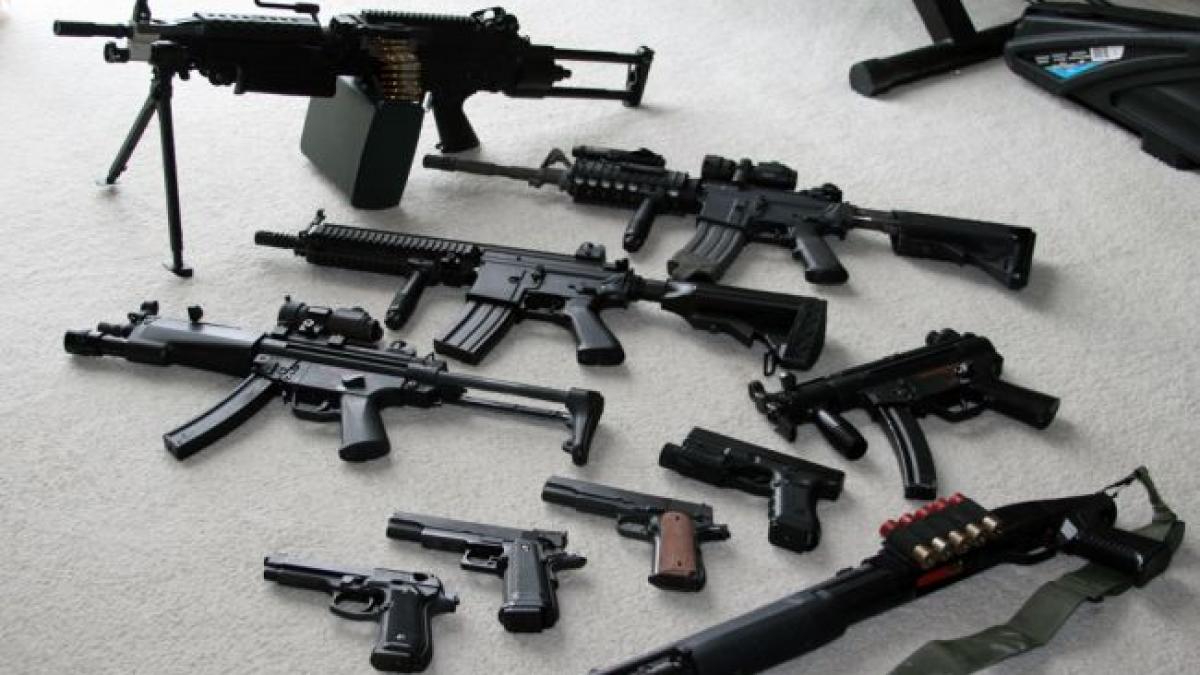 zeci de persoane retinute in franta suspectate ca fac parte din retele de trafic de arme