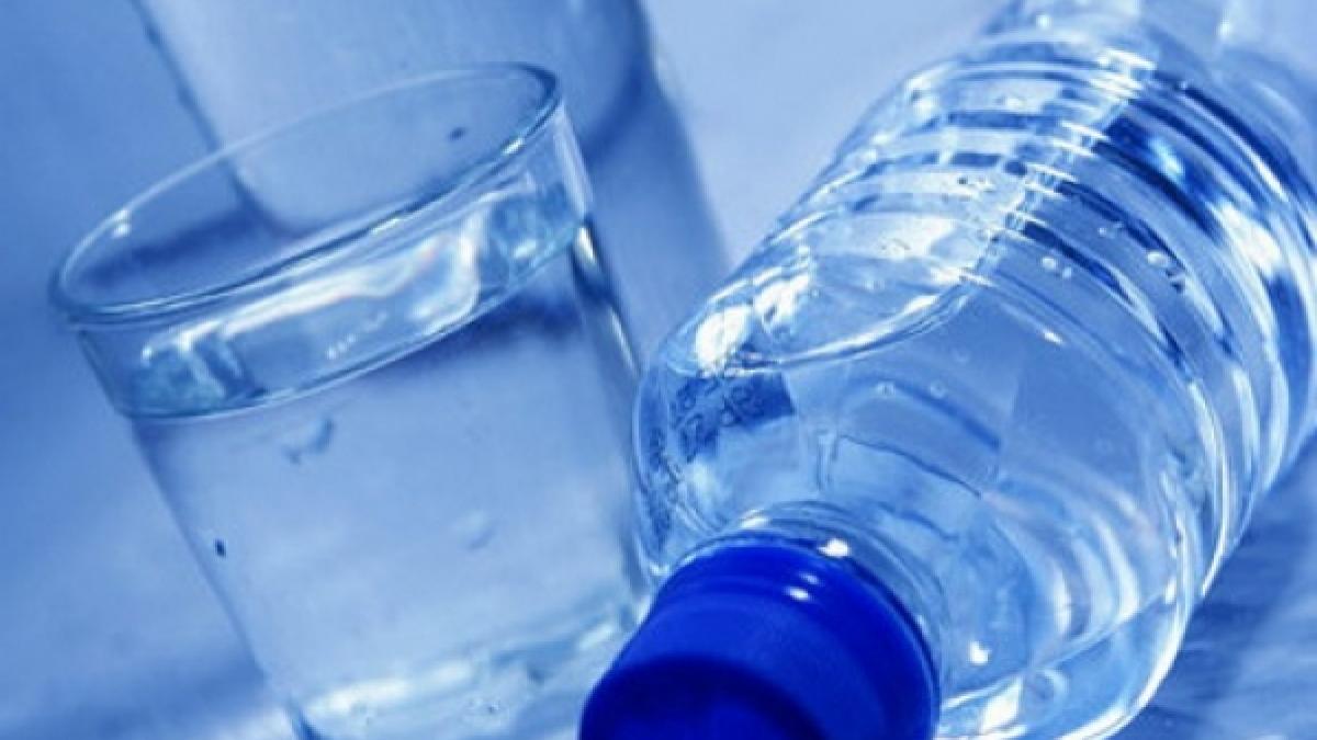 apa un pericol pentru sanatate ce se intampla in organismul tau cand bei din sticlele de plastic