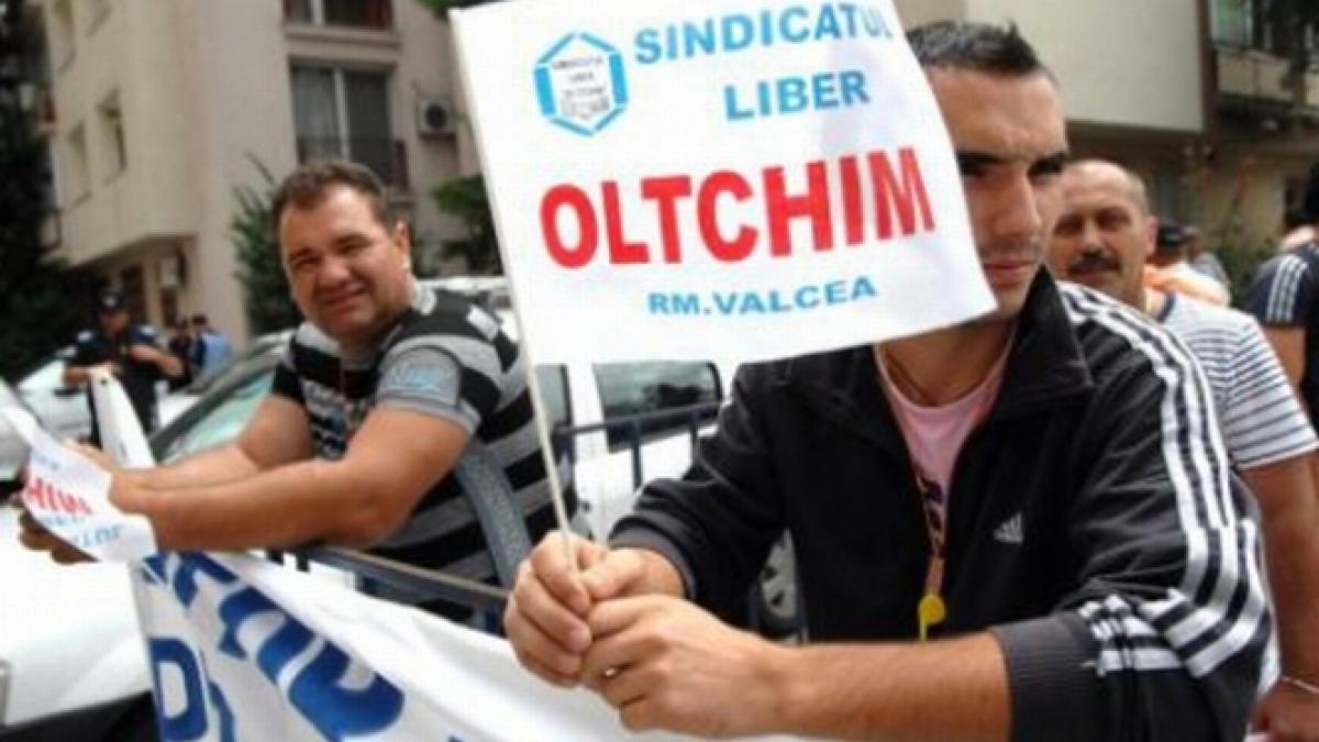 opt angajati ai combinatului oltchim ramnicu valcea in cea de a doua zi de greva foamei