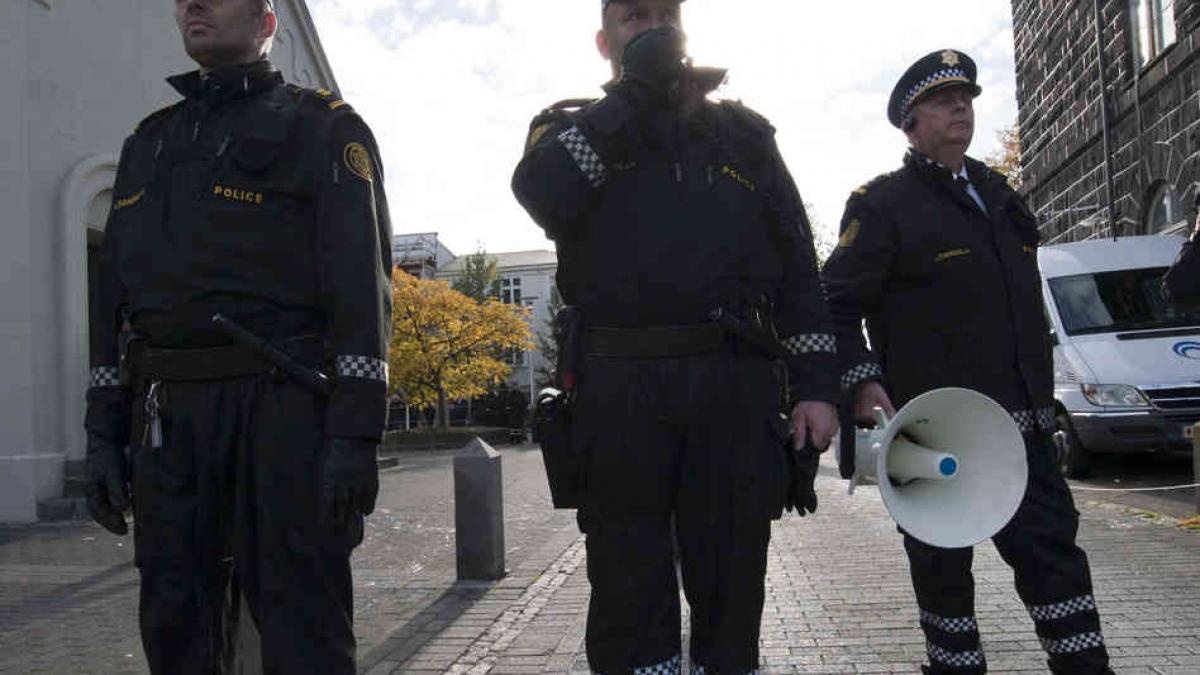 prima crima comisa in ultimii 200 de ani in aceasta tara politistii si au cerut scuze familiei