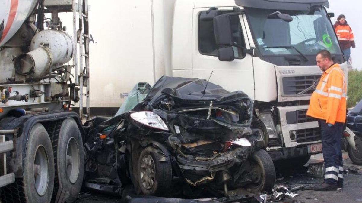 carambol cu peste 130 de masini in belgia o persoana a murit iar alte 70 au fost ranite