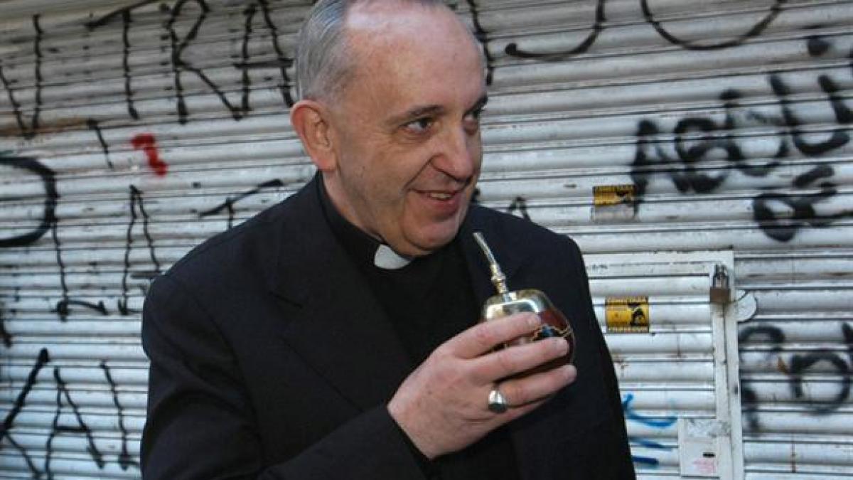 cine ar fi crezut papa francisc obisnuieste sa se furiseze noaptea afara din vatican