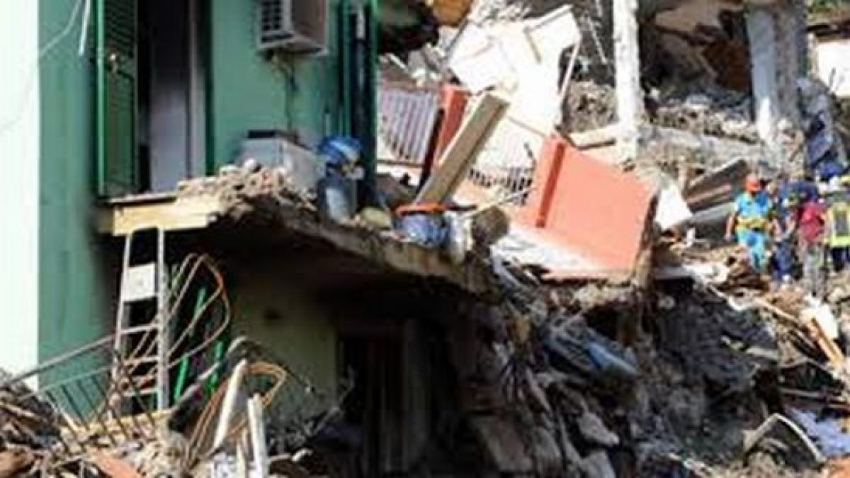 ploi puternice si alunecari de teren in sicilia mai multe cladiri si drumuri au fost distruse