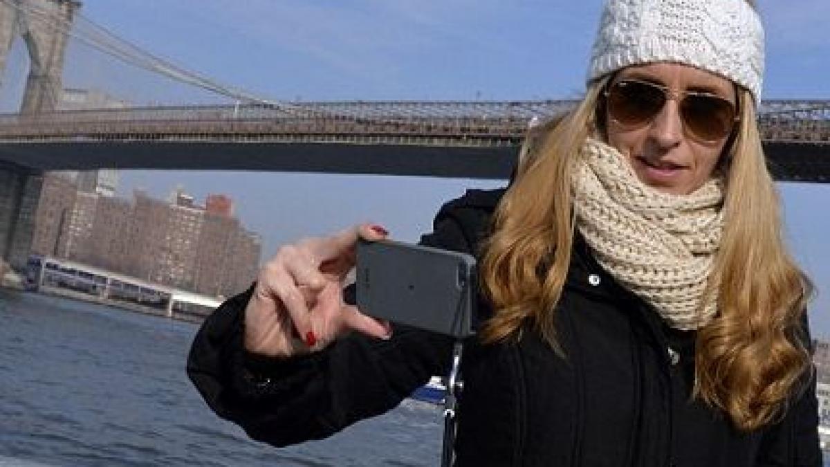 este cea mai de prost gust poza fotografia pe care si a facut o blonda aceasta a starnit valuri de