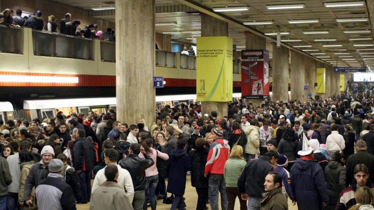 Haos la metrou. Circulaţia a fost blocată, după ce o persoană s-a aruncat în faţa metroului