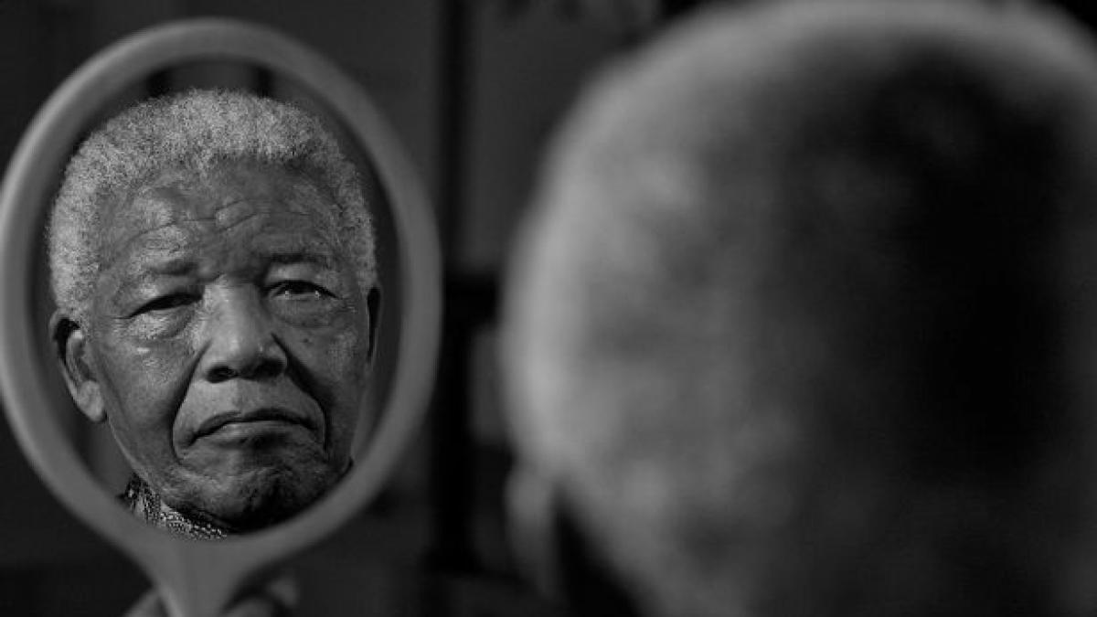 nelson mandela un conducator mai presus de ceilalti ce scriu marile ziare ale lumii despre moartea