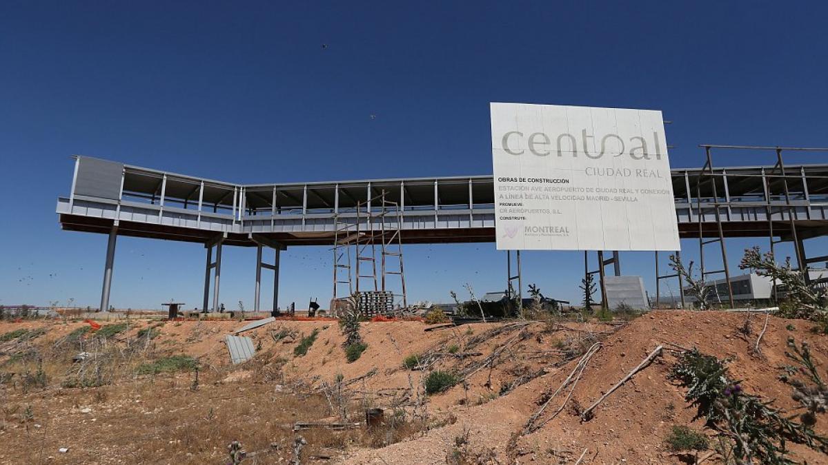 investitii colosale in proiecte moarte spania vrea sa vanda un aeroport fantoma