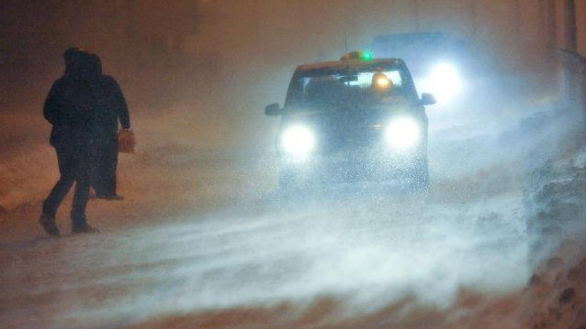 in decembrie mirati de venirea iernii drumul spre ranca deszapezit in 24 de ore