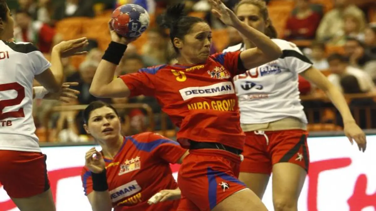 nationala feminina de handbal a romaniei a obtinut a doua victorie la cm din serbia 32 13 cu