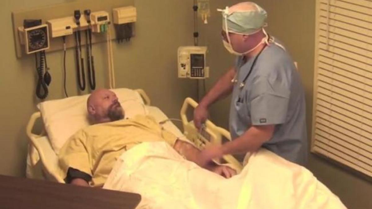 farsa geniala pusa la cale de prieteni unde s a trezit acest barbat dupa o seara de betie