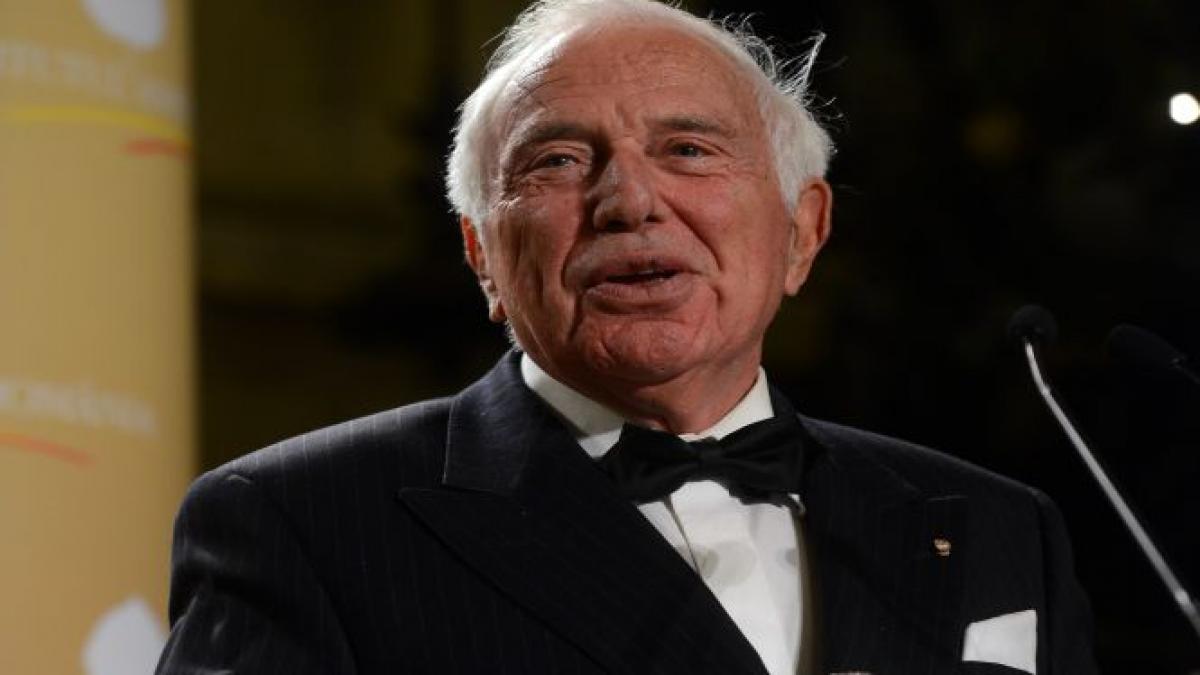 ioan holender directorul artistic al festivalului enescu a fost distins cu premiul pentru merite