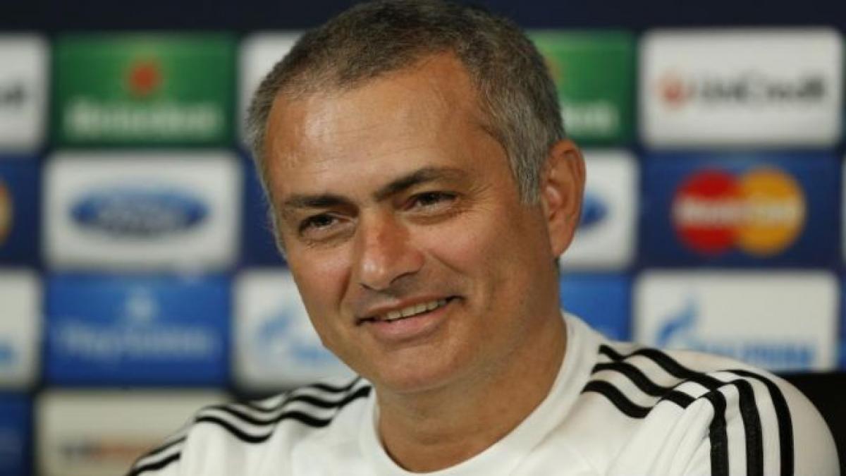 jose mourinho si a dat jos tricoul l a semnat si l a oferit translatorului roman inaintea meciului