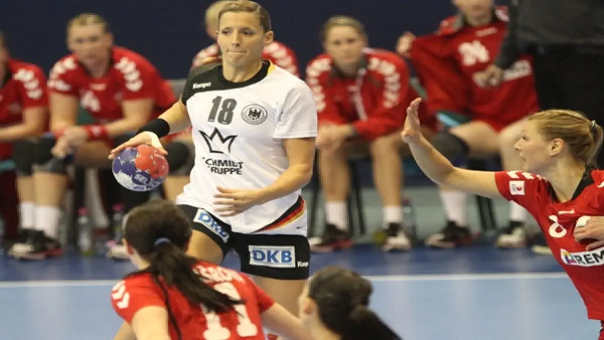 nationala feminina de handbal a romaniei a suferit prima infrangere la cm din serbia 23 26 cu