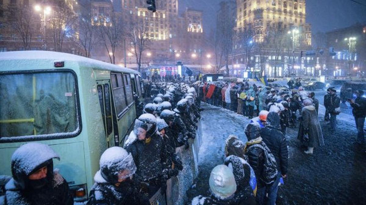 politia a inlaturat baricadele si a risipit multimea de pe strazile kievului