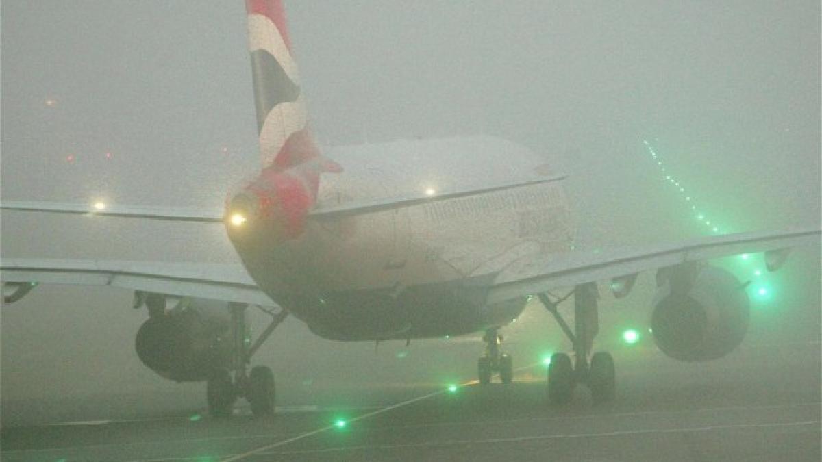 aproximativ 200 de zboruri au fost anulate pe aeroportul londonez heathrow din cauza cetii