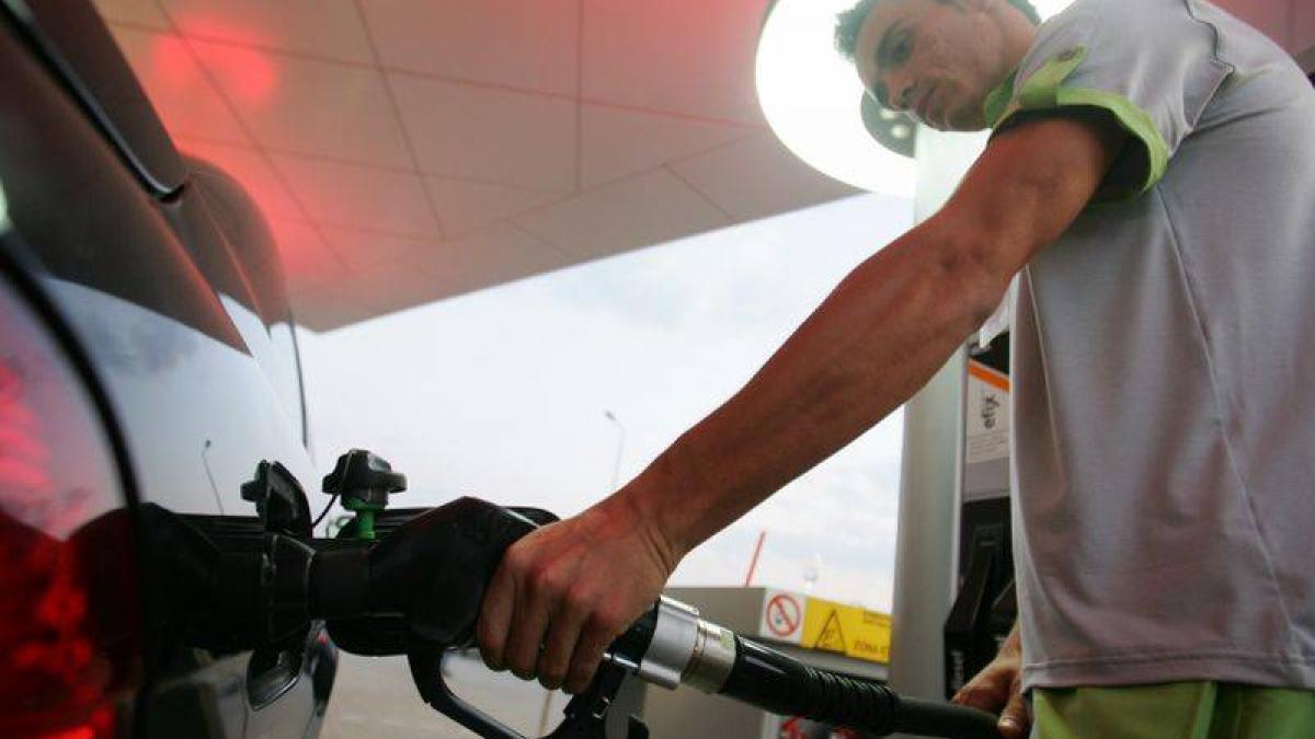 benzina a sarit de 6 lei companiile petroliere s au grabit cu scumpirile
