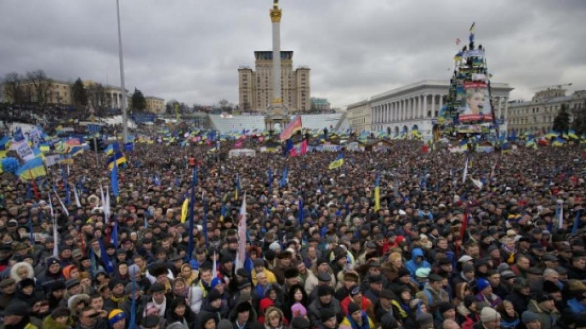 protestatarii din ucraina tot mai vehementi au fost indepartati cu forta din piata independentei