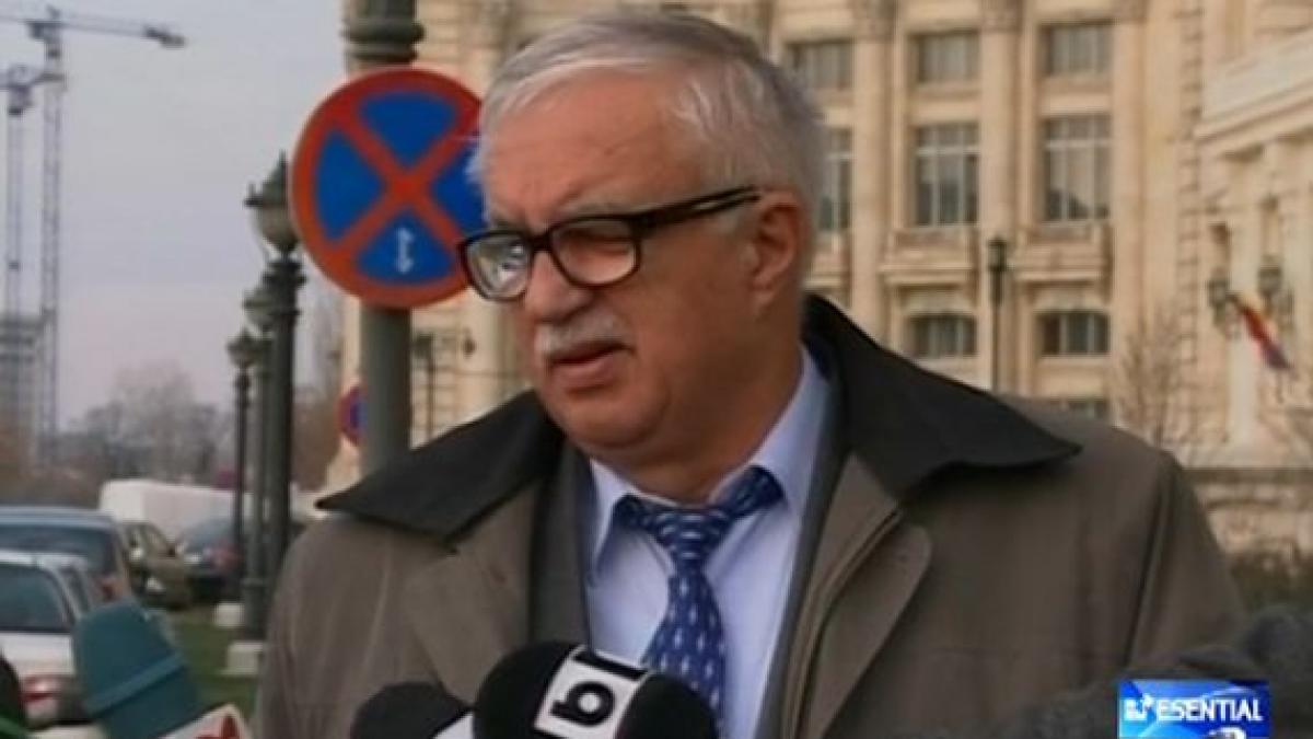 zegrean il taxeaza pe basescu nu cred ca stie ce decizie va lua ccr pe tema descentralizarii