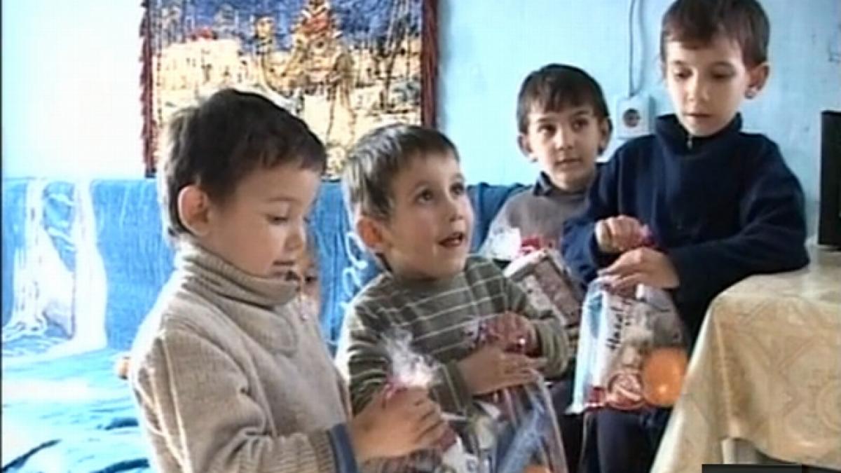 o familie cu cinci copii care risca sa si petreaca iarna sub cerul liber a primit o casa