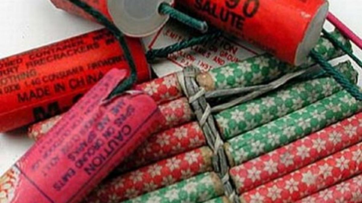 aproximativ 47 000 de articole pirotehnice au fost gasite de politistii din timis in locuinta unui