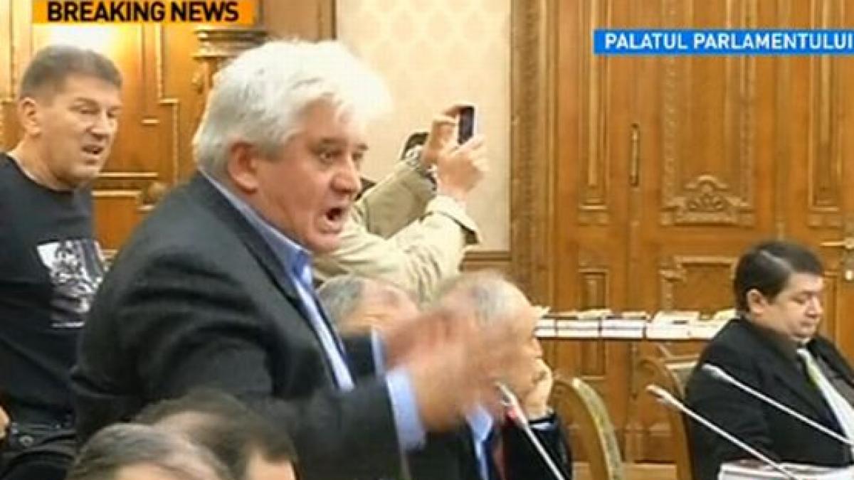 asta e rasplata revolutionarii chiar daca sunt prosti sunt multi scandal urias in parlament la