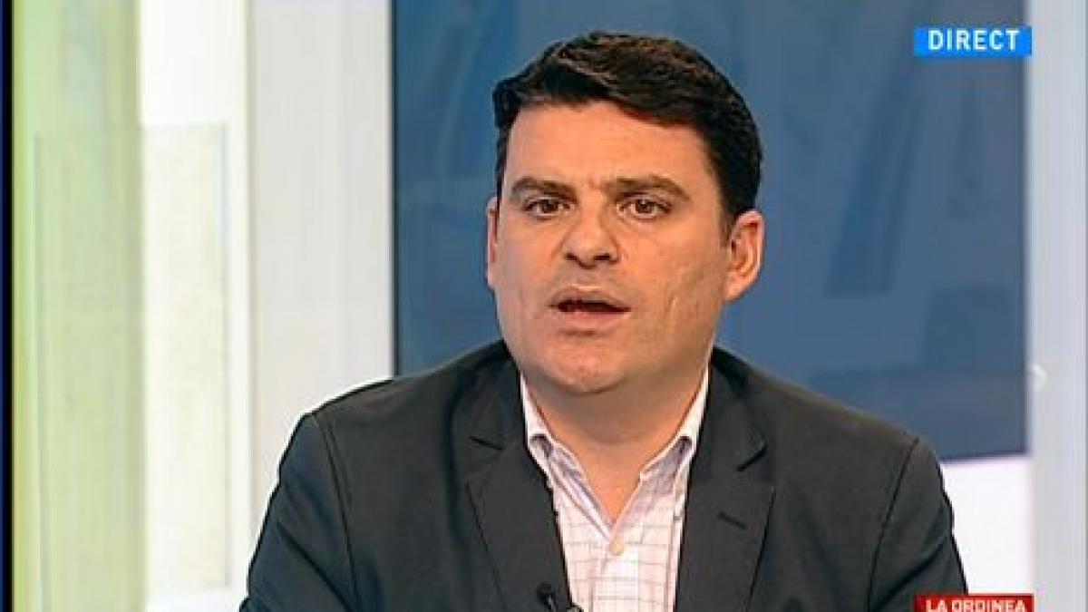 radu tudor acesti revolutionari de meserie imi provoaca o repulsie fara margini