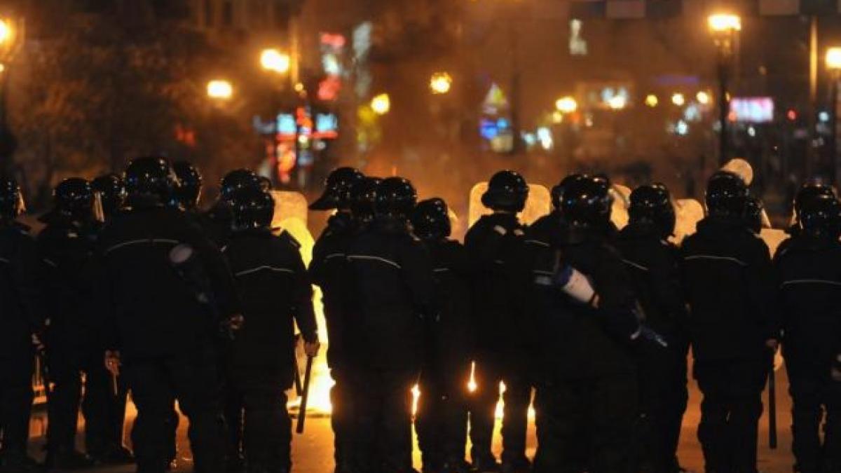 incident rutier intre un taxi si o duba a jandarmeriei