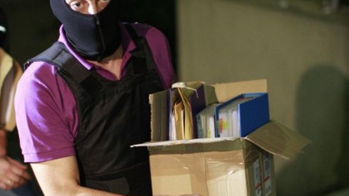 romanul hot citit ce au furat romanii din librarii in 2013